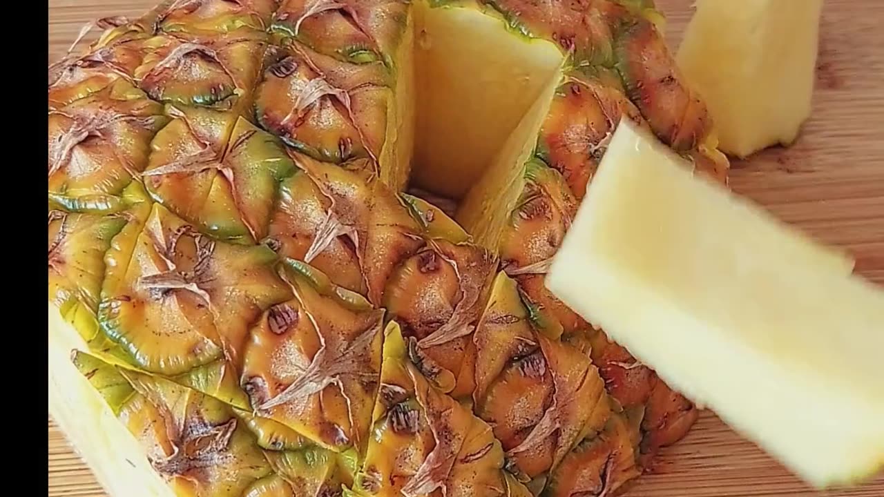 Pineapple hacks | Fun way of cutting pineapple into cube | #shorts #pineapplehack #pineapple #short