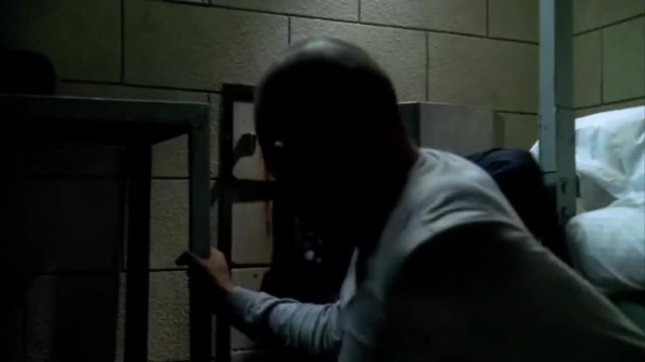 Sucre is singing to help Michael break off the Wall Prison Break