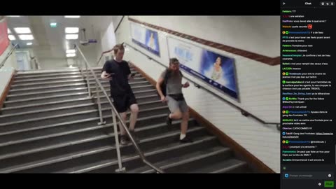2023-07-09 (13bis.4) - Enmarchenoire et Triskel parlent BDSM dans le métro bondé - Kick (chat)