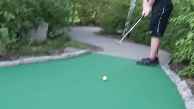 The Most Modest Mini Golf Shot Of The Minute