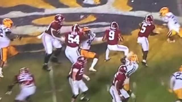 craziest play you’ll see in the Alabama LSU game with Bryce Young scramble touchdown