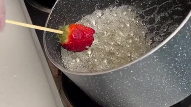 This strawberry trick is so cool 😍🤯