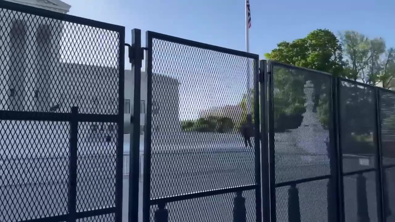 Fencing around the Supreme Court