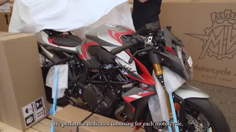 UNBOXING: MV Agusta Brutale 1000 Nurburgring