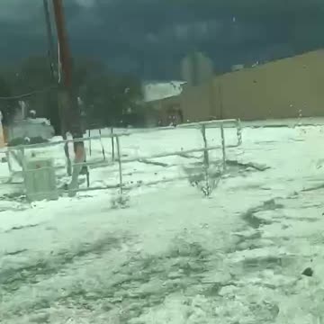 USA: Heavy hailstorm reported in Las Vegas, New Mexico this afternoon