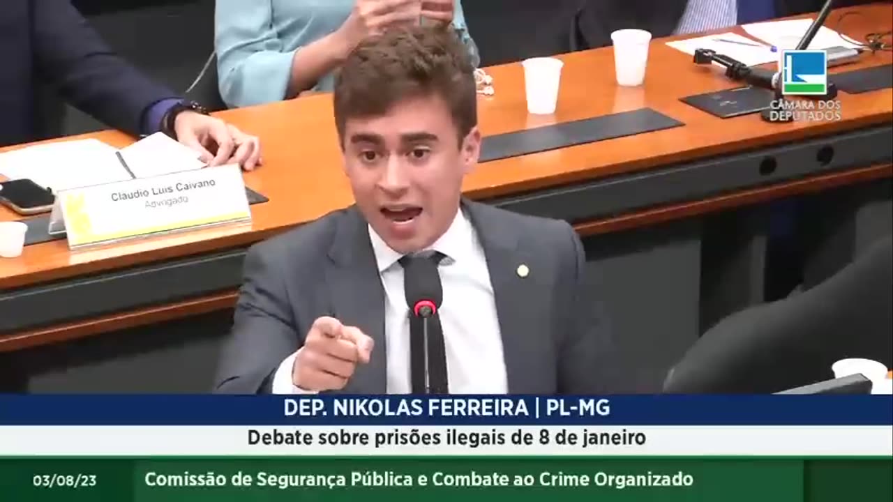 NIKOLAS VAI PRA CIMA DA ESQUERDA E É APLAUDIDO