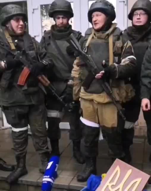 In the village of Luganskaya, they remove the flag of Ukraine and solemnly raise the flag of the LPR