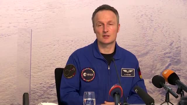 Astronaut describes how ISS crew dealt with invasion news