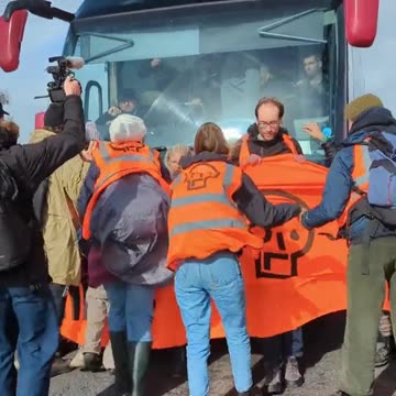 🎥 Bus pushes through mentally unhinged climate protestors.
