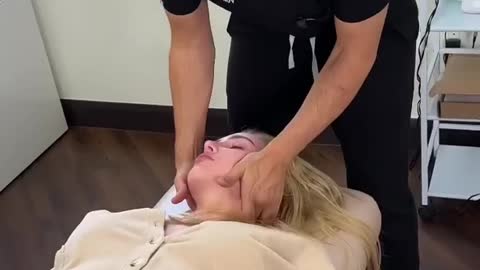 Amazing Bone Cracking by Dr. Ash - The Chiro Guy Best Chiropractor in Beverly Hills & Los Angeles