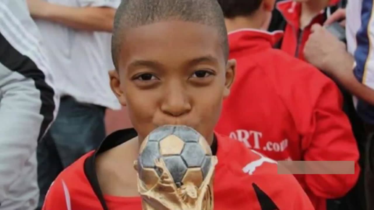 12 photos of young football superstars