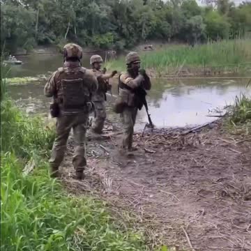 Former Ukraine: Ukro-Nazis fleeing from Severodonetsk
