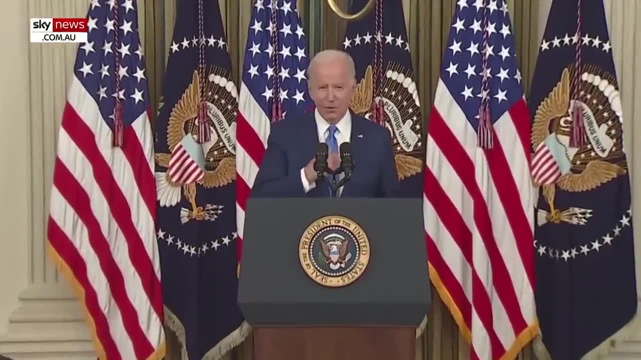 Clueless' Joe Biden 'panics' after Elon Musk question