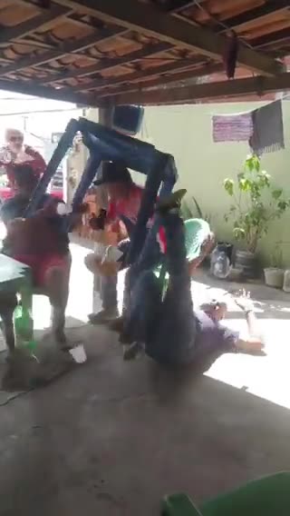 ΠΛΑΚΕΣ ΣΤΟ ΚΩΡΙΟ