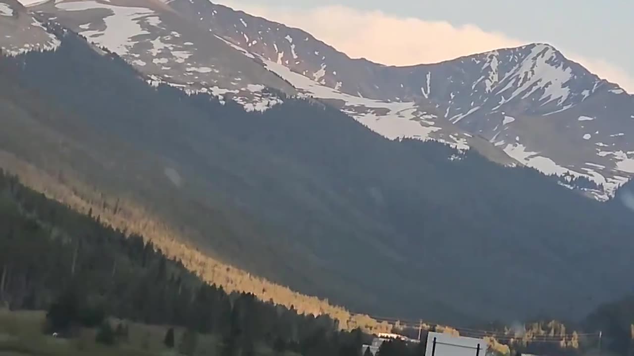 A US citizen explains, in a monolog, that military aid to Zelensky is against the citizens' will