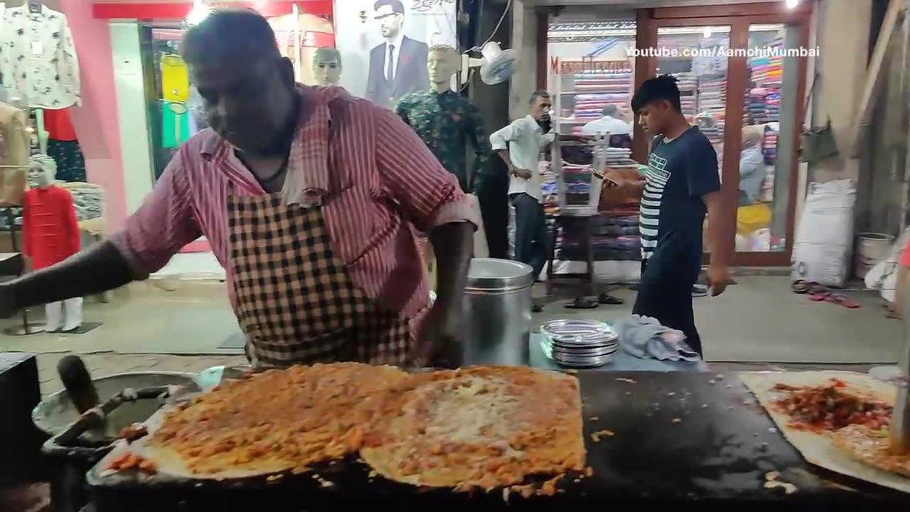 Indian Street Food | Muttu Dosa Corner | Mumbai's Famous Rajnikant Style Dosa