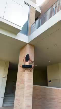 Real life spider man it's amazing