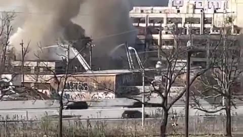 🚨BREAKING: Multiple firefighters are battling a massive six alarm fire Cincinnati | Ohio