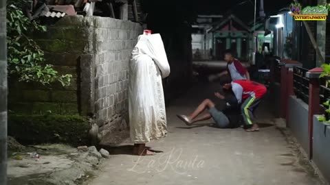 wkwkwkwk,Stump-Headed Kuntilanak Trap || The Most Updated Funniest Pranks || Indonesian Ghost