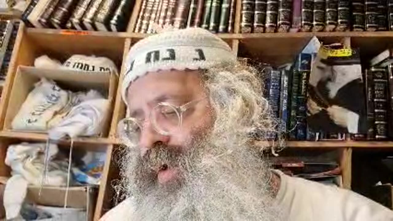 בשעה שעלו ישראל מן הים נתנו שירה כיון שראו את השכינה שמט דד זה אלי ואנוהו - שיר נ נח מסכת סוטה דף ל