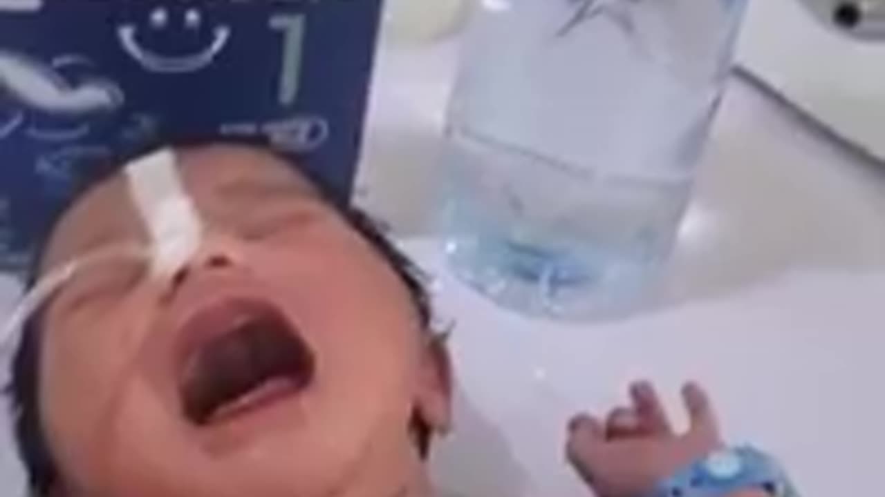 new born baby doing cry loudly feeding baby after birth | new born baby after birth cry hard 😱😭😱