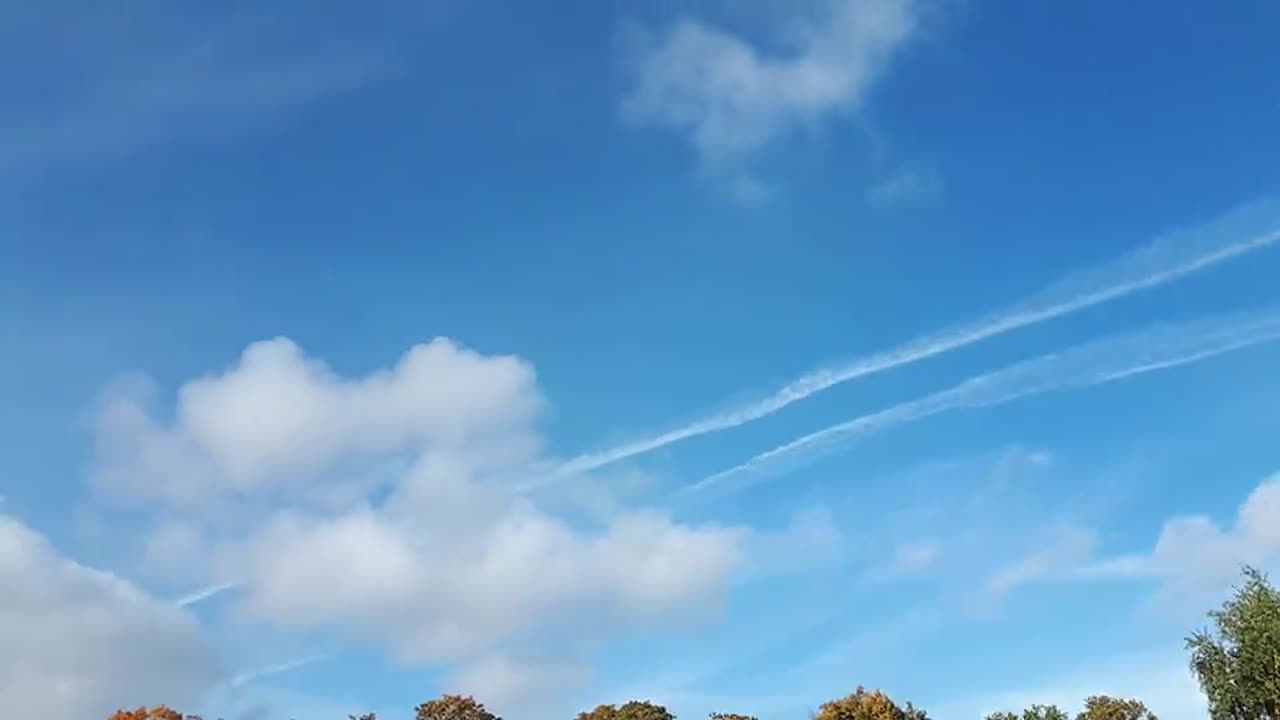 Himmel in Berlin am 25.10.2023 um 14:25 Uhr