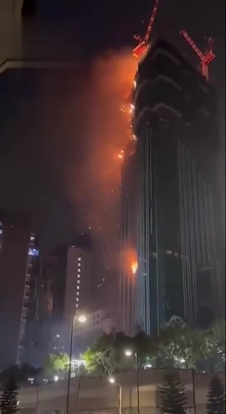 SKYSCRAPER IN FLAMES IN HONG KONG