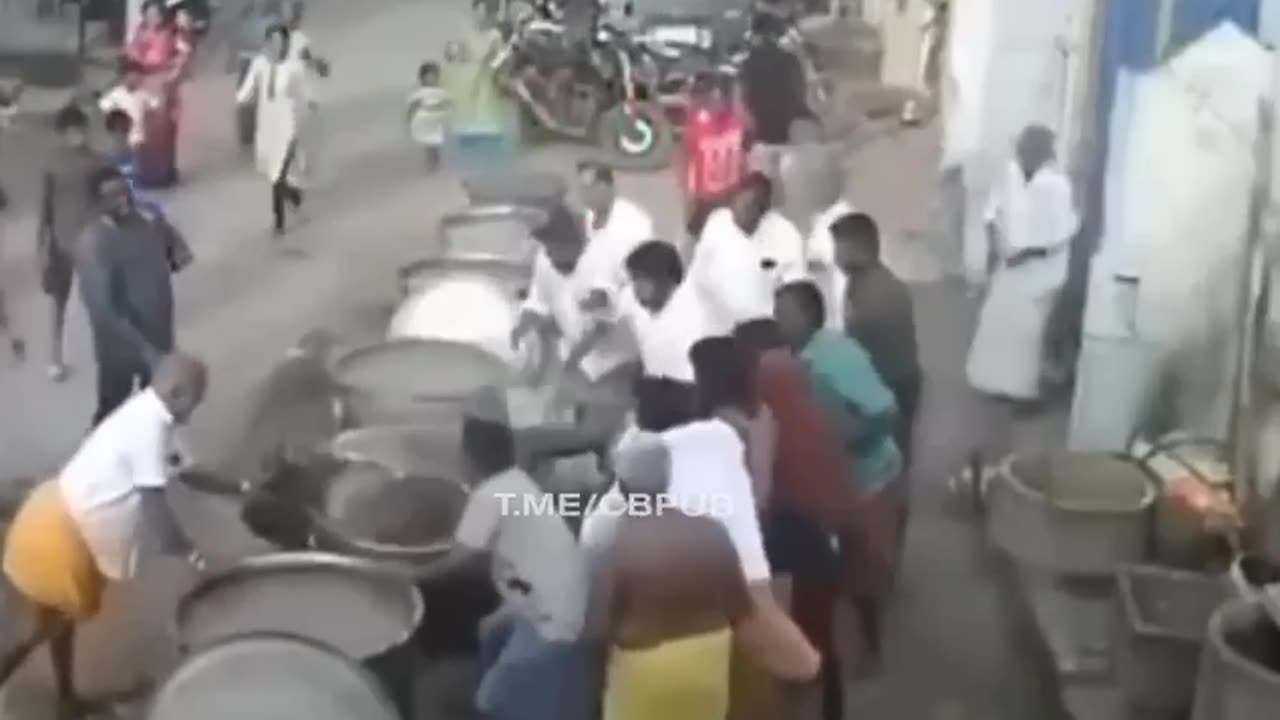 Live Leak~Drunk man fell into boiling water