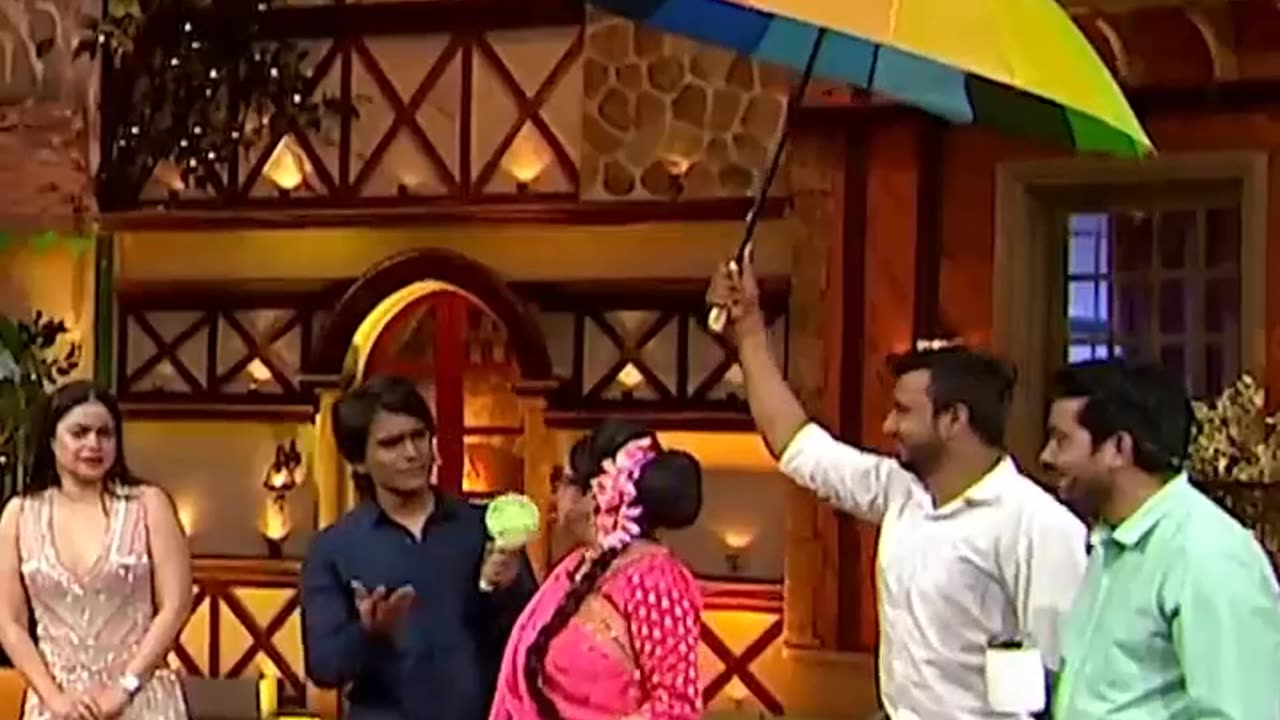 Kapil Ki Saas Ne Host Rajeev Ko Samajh Liya _Fruitwala_🤪🍇 _ The Kapil Sharma Show _ #TKSS #shorts