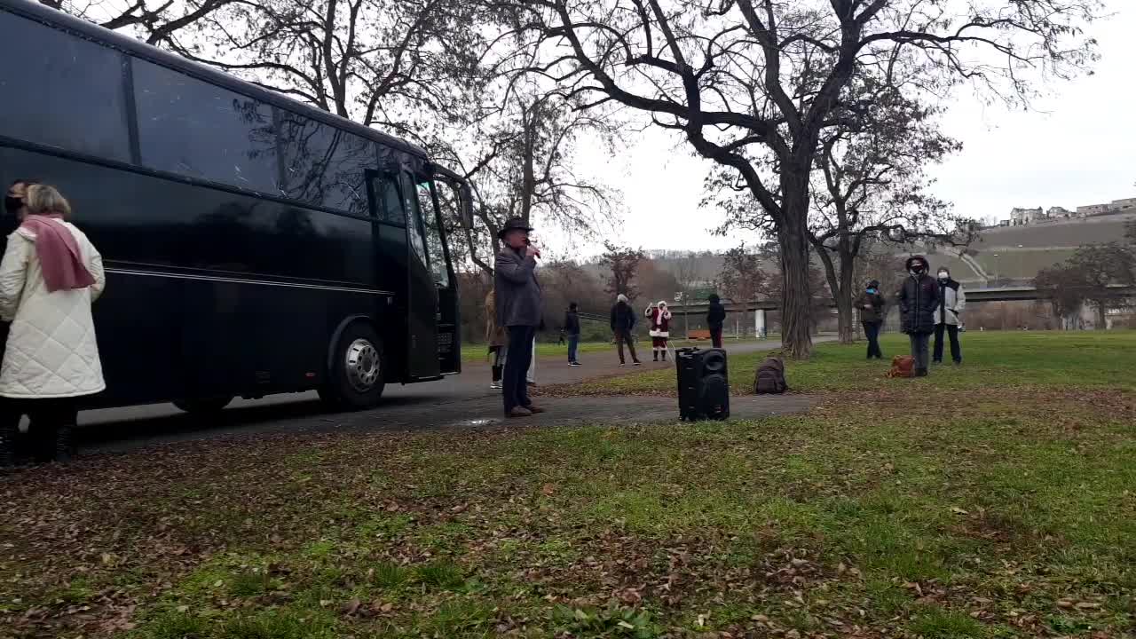 Frauen Bustour Demo in Würzburg mit Eva Rosen und Sandra Wpunkt am 14.12.2020