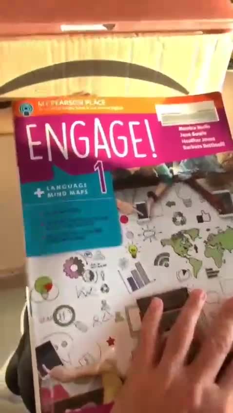 AGENDA 2050 - A SCUOLA SI PARLA DI MICROCHIP IMPIANTATO NELLA MANO DESTRA