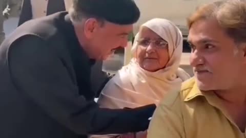 Old Lady Expression Of Love For Sheikh Rasheed #shortsfeed #shortsvideo #viralvideo #sheikhrasheed