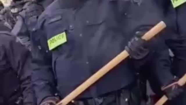 Police in Ottawa Are Getting Aggressive With Protestors and Breaking Into Trucks
