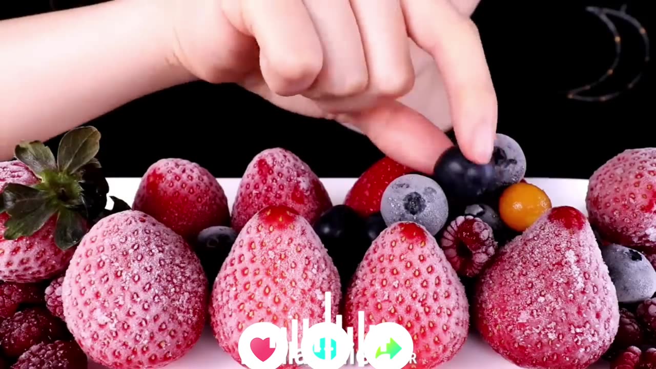 ASMR | SOUND BITE MUKBANG | Frozen fruits berry strawberry golden berry raspberry