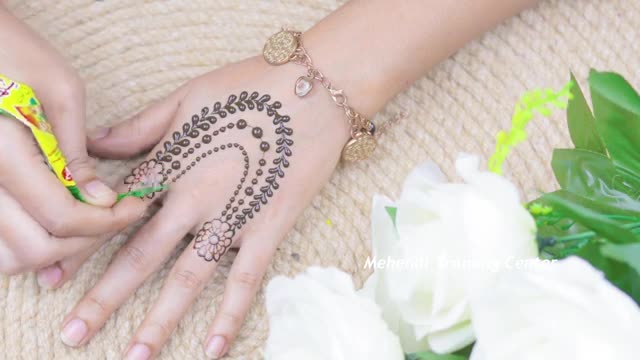 1 Minute Mehndi design 2020 || 1 Minute simple and easy Mehndi Design | Mehndi Class 2020