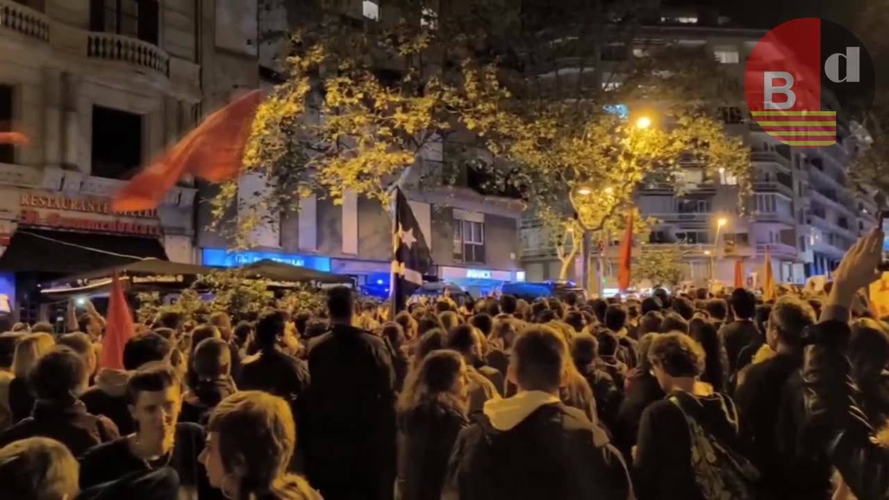 Protestas ante la sede del PP en Barcelona por la gestión de la DANA