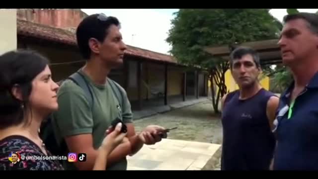 Bolsonaro Lacrando contra a Folha d SP