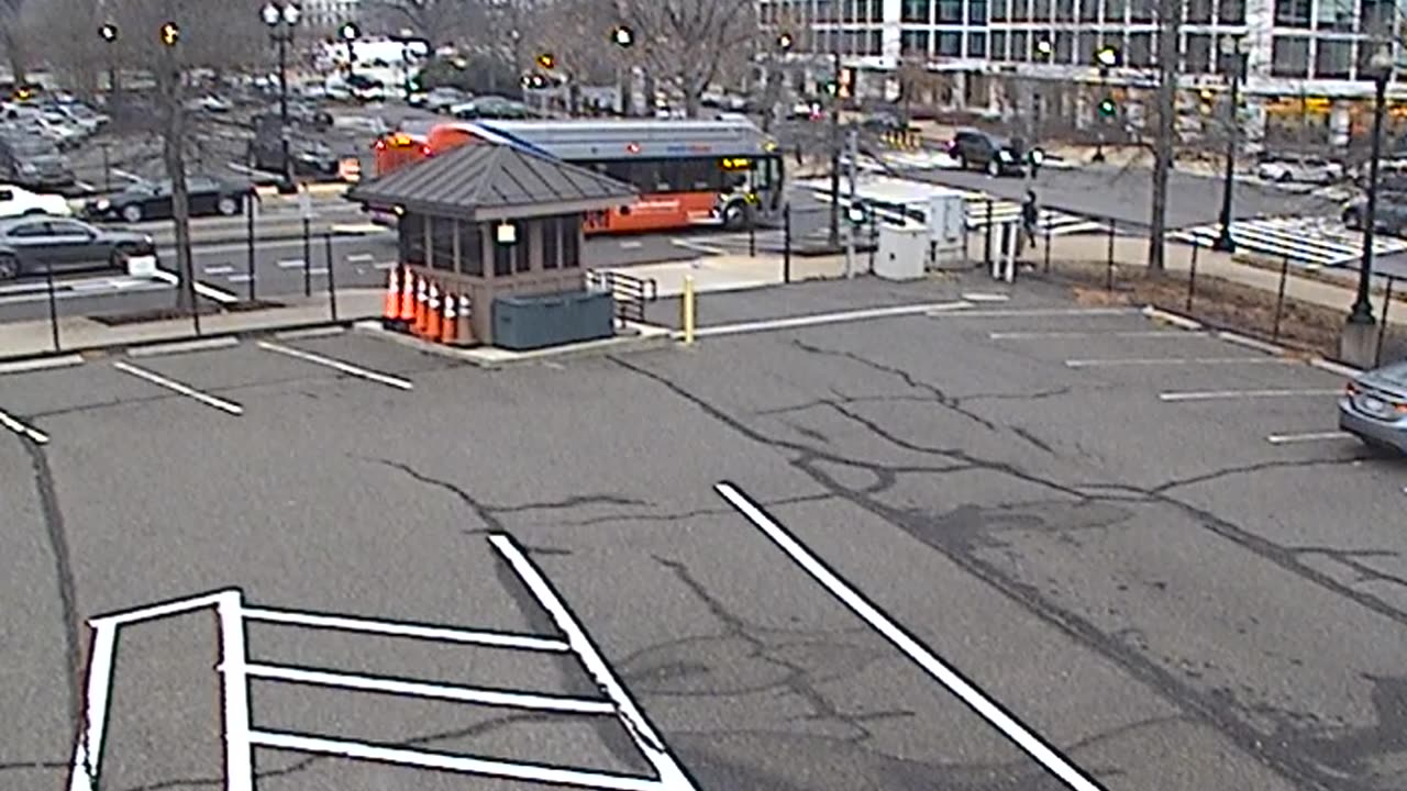 1902LOTS00Lot12SenateParking_2021-01-05_15h59min53s640ms.mp4