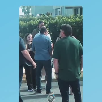 President Bolsonaro receives visitors at the door of his house when he stayed in Florida