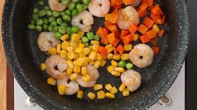 Chinese cuisine tomato shrimp roasted egg