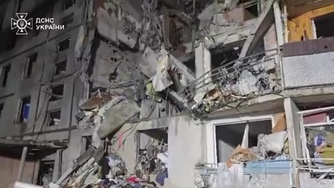 The night attack of the enemy on Kharkiv destroyed the entrance of a high-rise