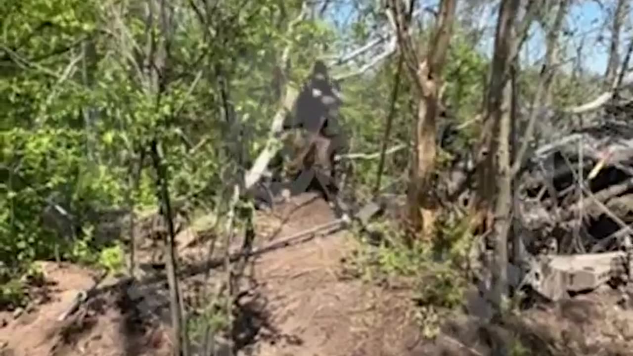 American M777 howitzer to Ukraine malfunction with a powerful explosion.