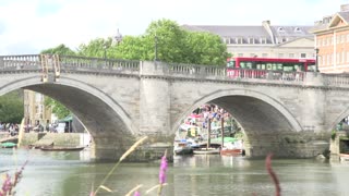 richmond | bridge | pan | shot | bus | raw 1