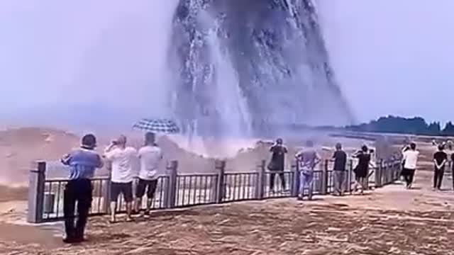 Giant whale jump of nowhere incredibly close whole encounter"