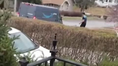 Amazon driver delivers during tornado warning