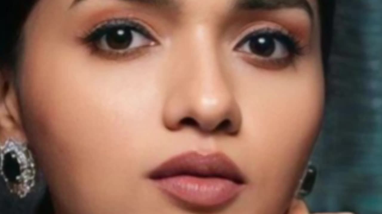 Actress Sunaina Lips CloseUp