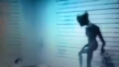 51구역 등 지하 기지의 외계인 워킹