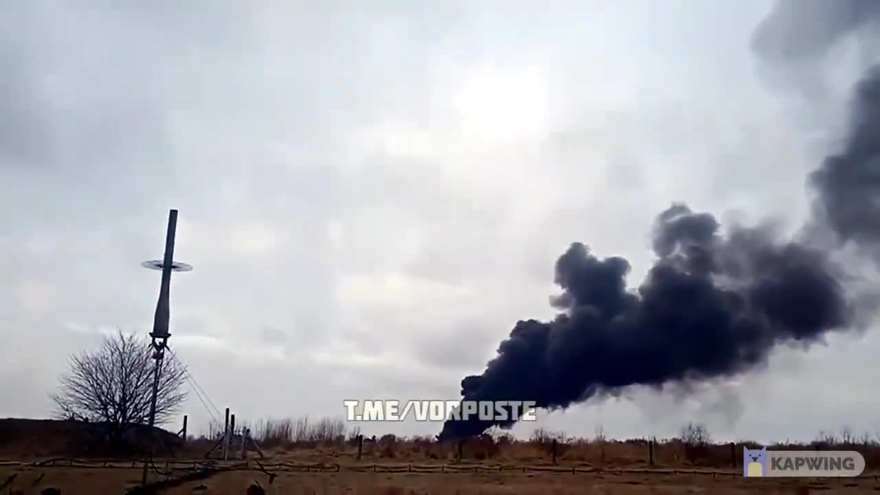 Russian Artillery strikes on the Ukrainian air base. SU-27 barely escaped