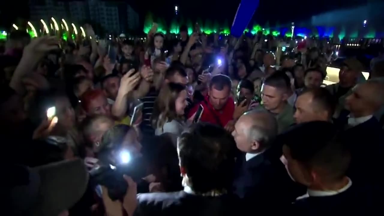 Putin meets crowds days after failed mutiny