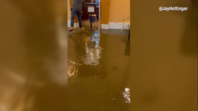 Burst pipe floods Ohio Statehouse